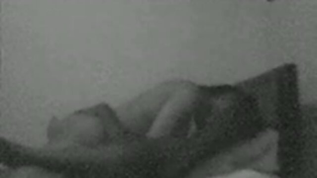 Sexy con quạ có lông cô bé sem sẽc nhảy trên cam