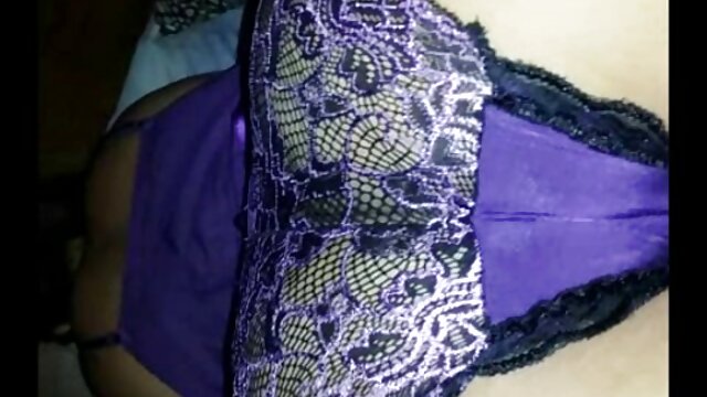 Brunette hút vòi sem phin séc nước và được fucked và kem qua các hồ bơi